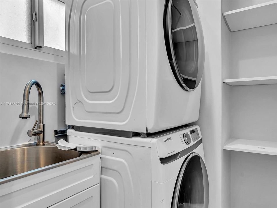 Activo con contrato: $999,999 (2 camas, 3 baños, 1589 Pies cuadrados)