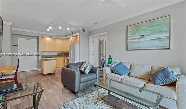 В аренду: $1,750 (2 спален, 2 ванн, 1003 Квадратных фут)