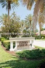 Недавно продано: $840,000 (3 спален, 3 ванн, 1952 Квадратных фут)