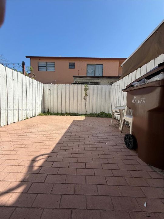 Vendido Recientemente: $289,000 (2 camas, 2 baños, 888 Pies cuadrados)