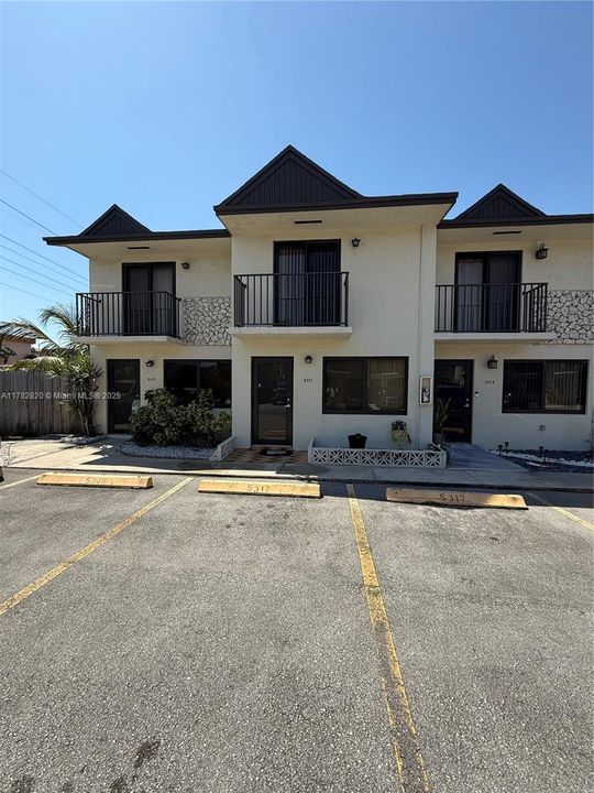 Vendido Recientemente: $289,000 (2 camas, 2 baños, 888 Pies cuadrados)