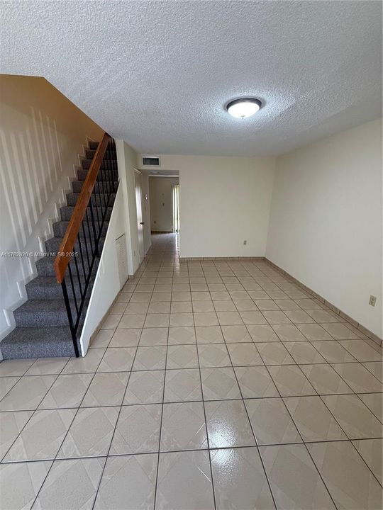 Vendido Recientemente: $289,000 (2 camas, 2 baños, 888 Pies cuadrados)