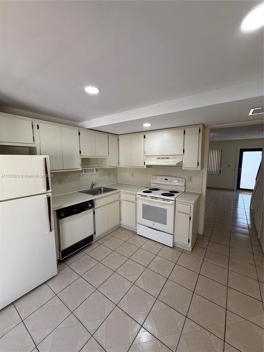 Vendido Recientemente: $289,000 (2 camas, 2 baños, 888 Pies cuadrados)