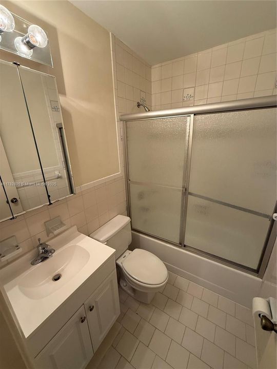 Vendido Recientemente: $289,000 (2 camas, 2 baños, 888 Pies cuadrados)