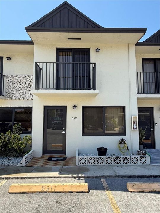 Vendido Recientemente: $289,000 (2 camas, 2 baños, 888 Pies cuadrados)