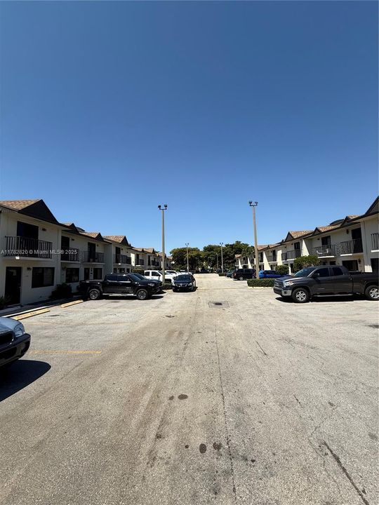 Vendido Recientemente: $289,000 (2 camas, 2 baños, 888 Pies cuadrados)