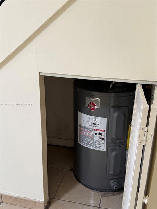 Vendido Recientemente: $289,000 (2 camas, 2 baños, 888 Pies cuadrados)