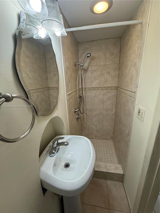 Vendido Recientemente: $289,000 (2 camas, 2 baños, 888 Pies cuadrados)