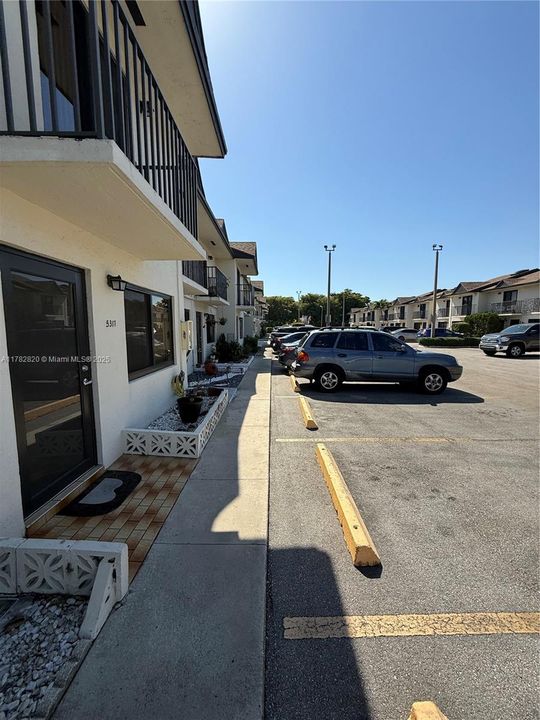 Vendido Recientemente: $289,000 (2 camas, 2 baños, 888 Pies cuadrados)