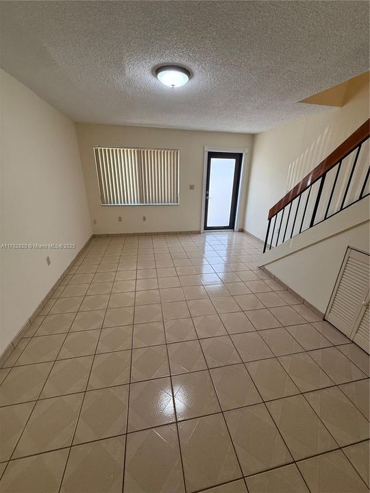 Vendido Recientemente: $289,000 (2 camas, 2 baños, 888 Pies cuadrados)
