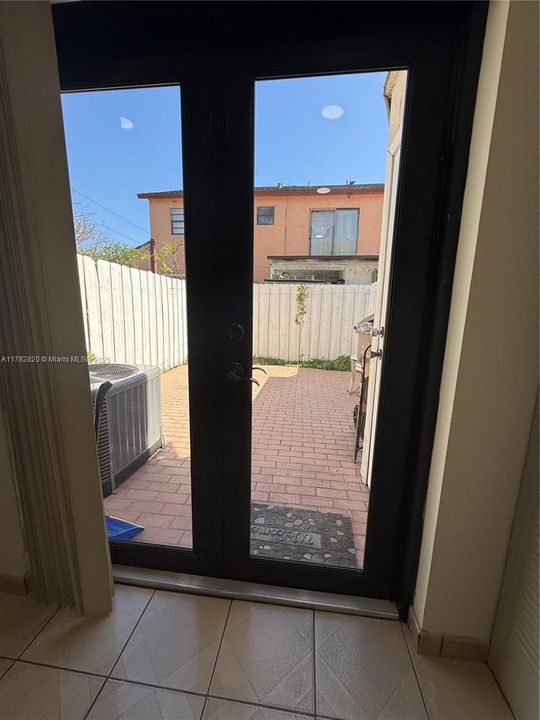 Vendido Recientemente: $289,000 (2 camas, 2 baños, 888 Pies cuadrados)