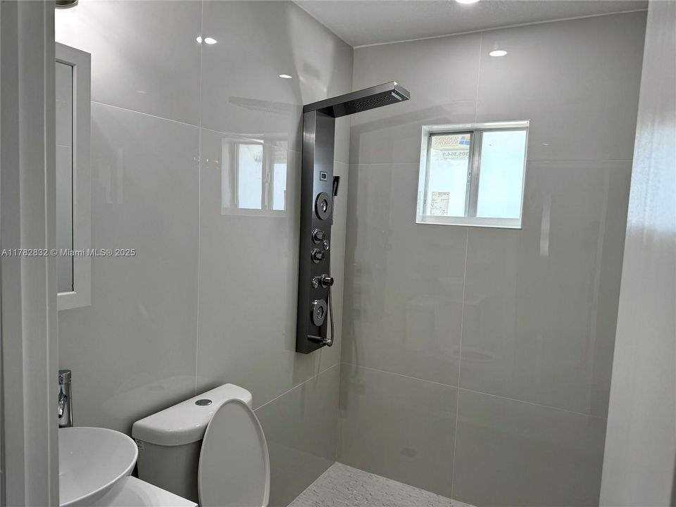 最近售出: $485,000 (3 贝兹, 1 浴室, 1483 平方英尺)