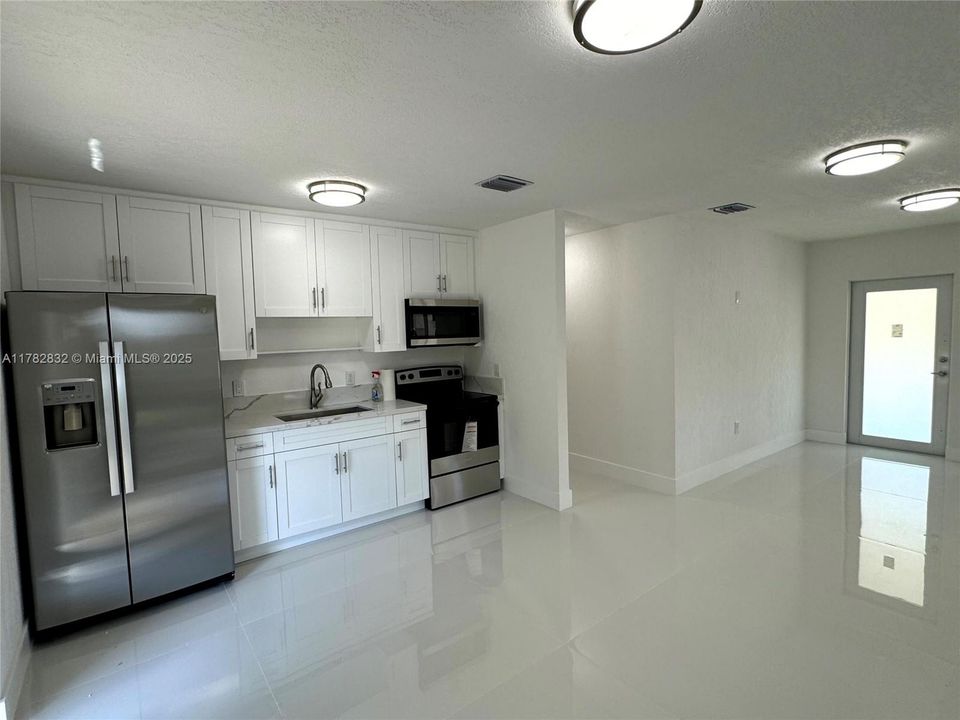 最近售出: $485,000 (3 贝兹, 1 浴室, 1483 平方英尺)