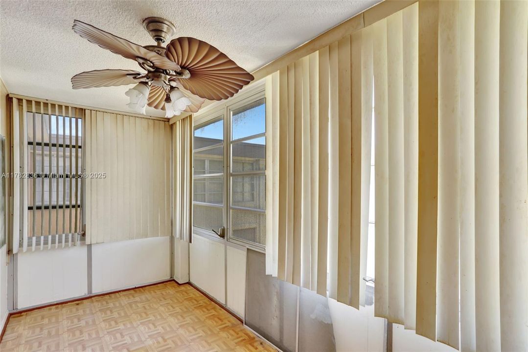 Недавно продано: $60,000 (1 спален, 1 ванн, 705 Квадратных фут)