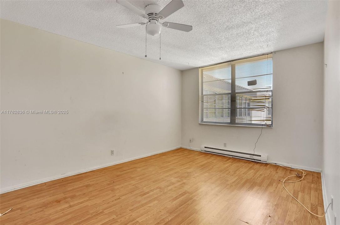 Недавно продано: $60,000 (1 спален, 1 ванн, 705 Квадратных фут)