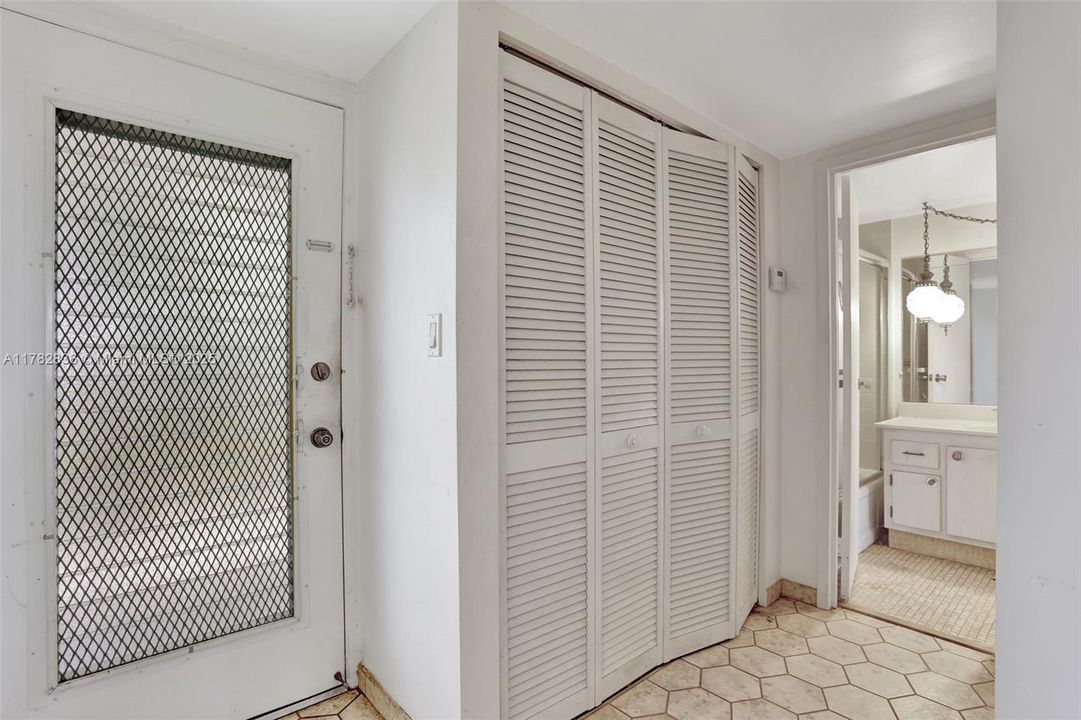 Недавно продано: $60,000 (1 спален, 1 ванн, 705 Квадратных фут)