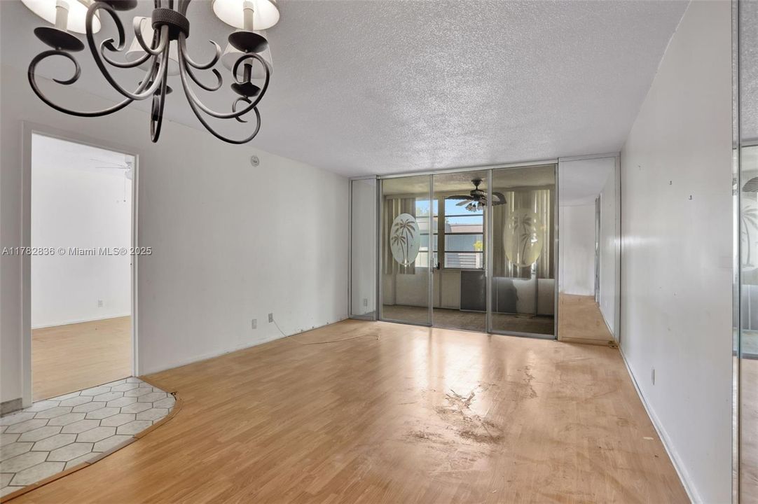 Недавно продано: $60,000 (1 спален, 1 ванн, 705 Квадратных фут)