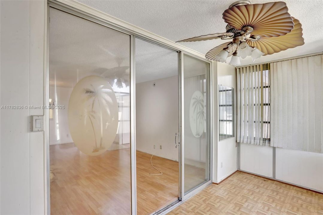 Недавно продано: $60,000 (1 спален, 1 ванн, 705 Квадратных фут)