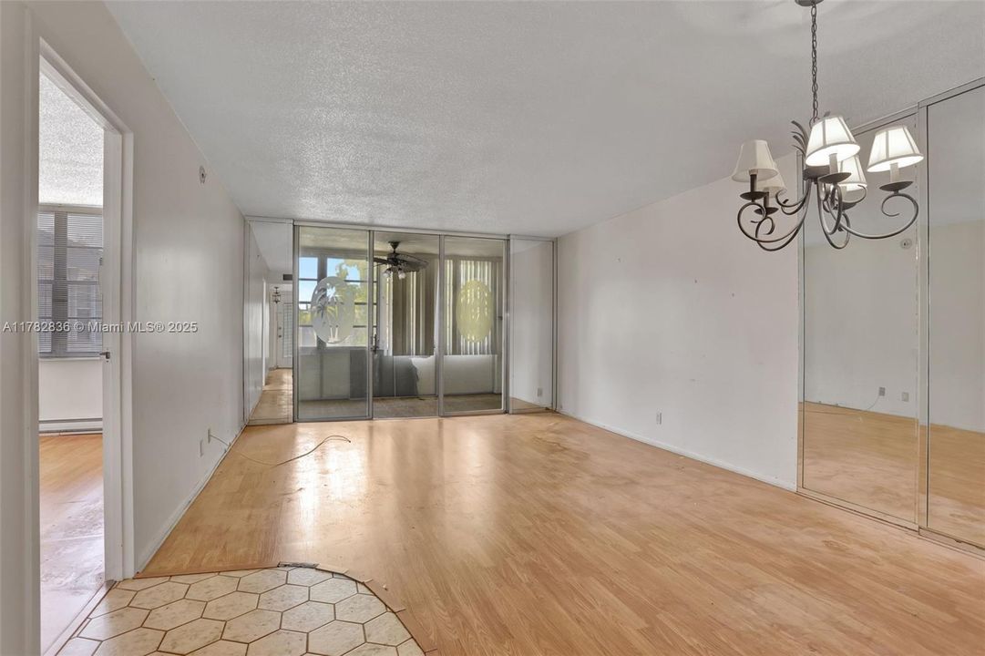 Недавно продано: $60,000 (1 спален, 1 ванн, 705 Квадратных фут)