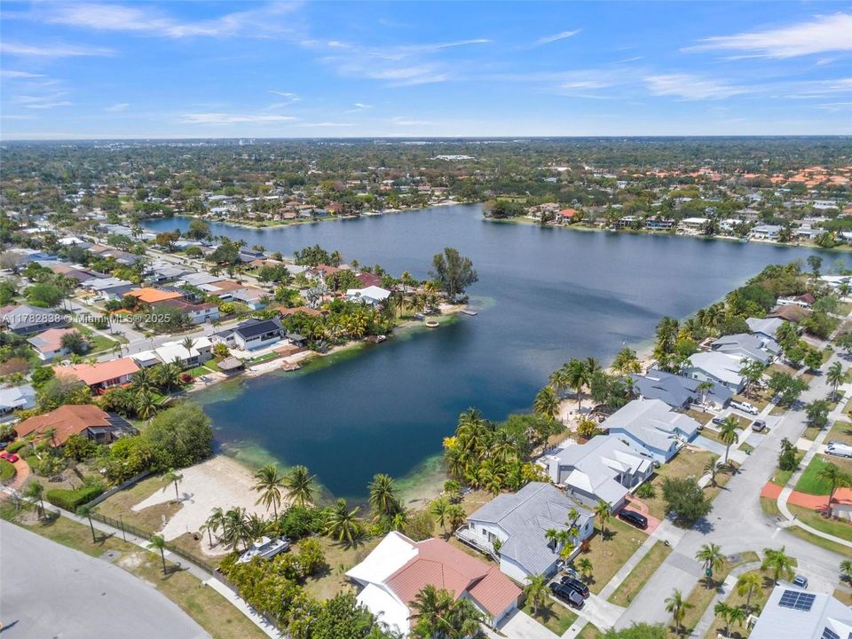 На продажу: $119,900 (0.41 acres)