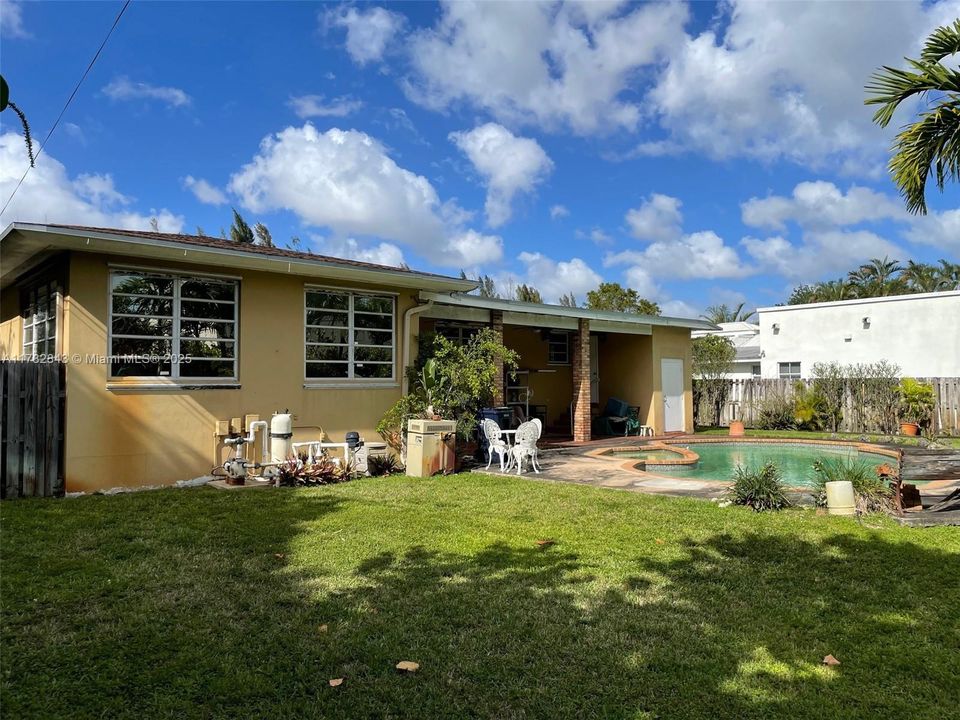 Недавно продано: $899,999 (3 спален, 3 ванн, 1679 Квадратных фут)