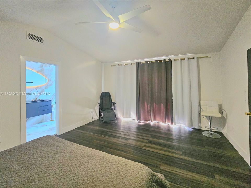 Vendido Recientemente: $299,000 (3 camas, 2 baños, 0 Pies cuadrados)