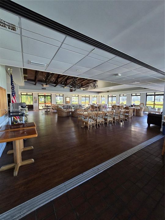 最近租的: $1,800 (1 贝兹, 2 浴室, 1040 平方英尺)