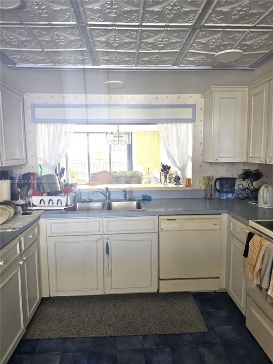 最近租的: $1,800 (1 贝兹, 2 浴室, 1040 平方英尺)