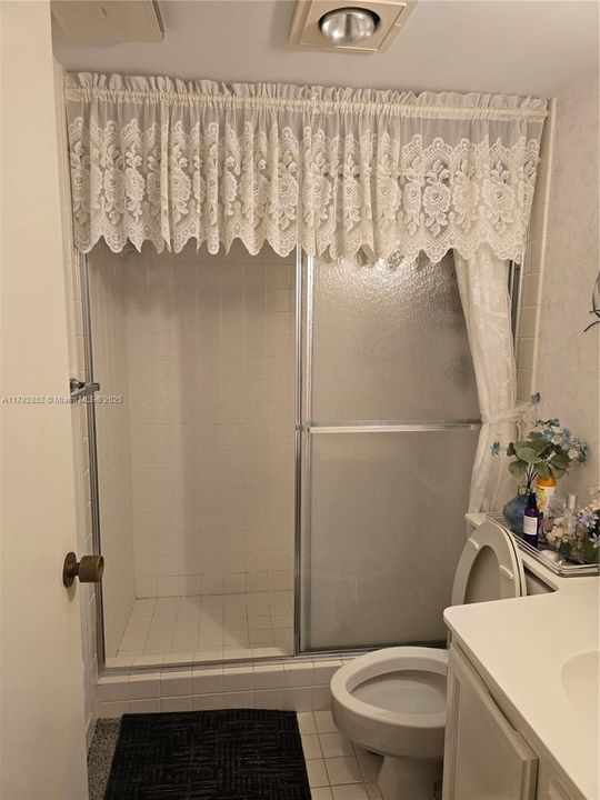 最近租的: $1,800 (1 贝兹, 2 浴室, 1040 平方英尺)