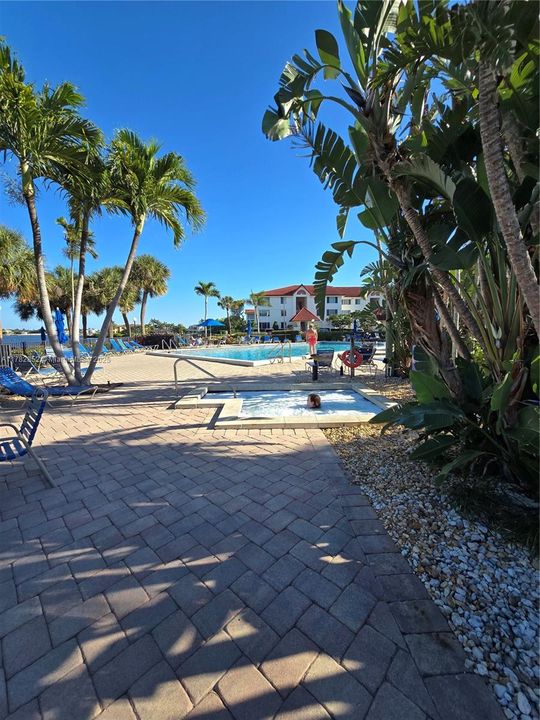 最近租的: $1,800 (1 贝兹, 2 浴室, 1040 平方英尺)