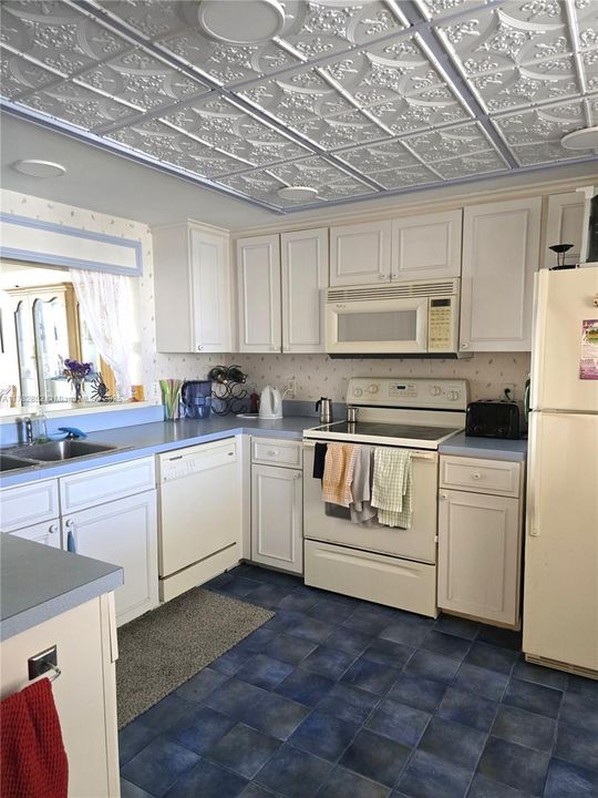 最近租的: $1,800 (1 贝兹, 2 浴室, 1040 平方英尺)