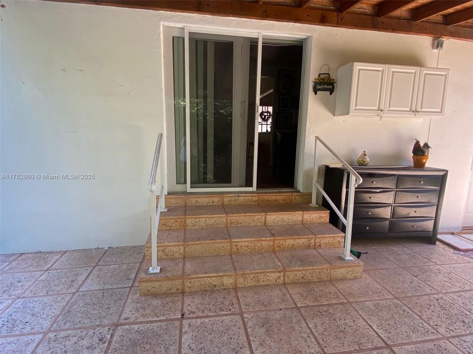 En Venta: $829,000 (3 camas, 2 baños, 1370 Pies cuadrados)