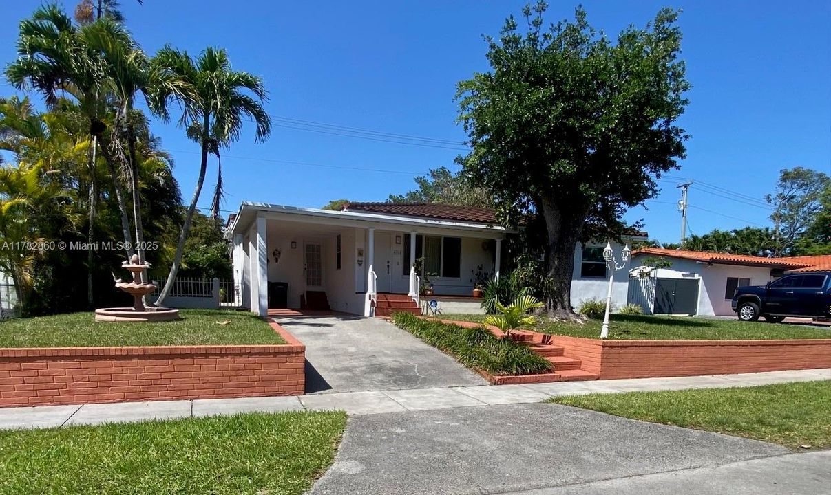 En Venta: $829,000 (3 camas, 2 baños, 1370 Pies cuadrados)