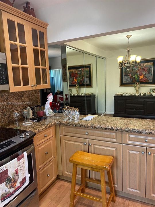 En Venta: $829,000 (3 camas, 2 baños, 1370 Pies cuadrados)