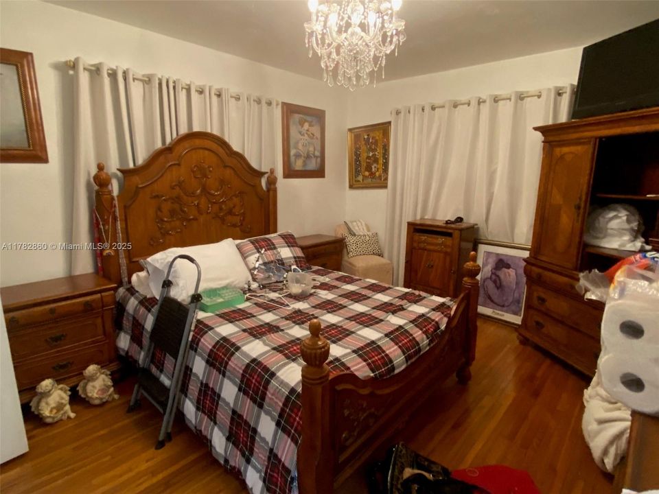 En Venta: $829,000 (3 camas, 2 baños, 1370 Pies cuadrados)