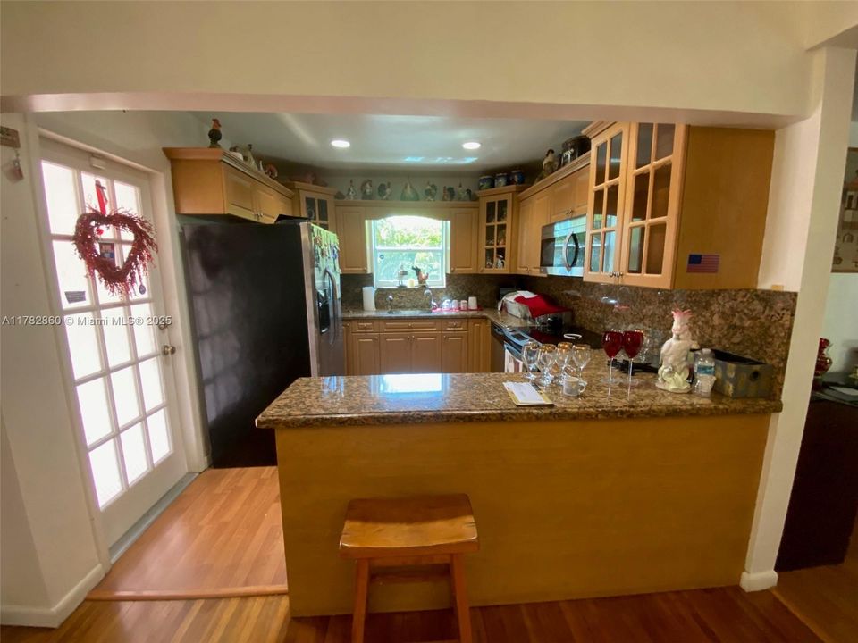 En Venta: $829,000 (3 camas, 2 baños, 1370 Pies cuadrados)