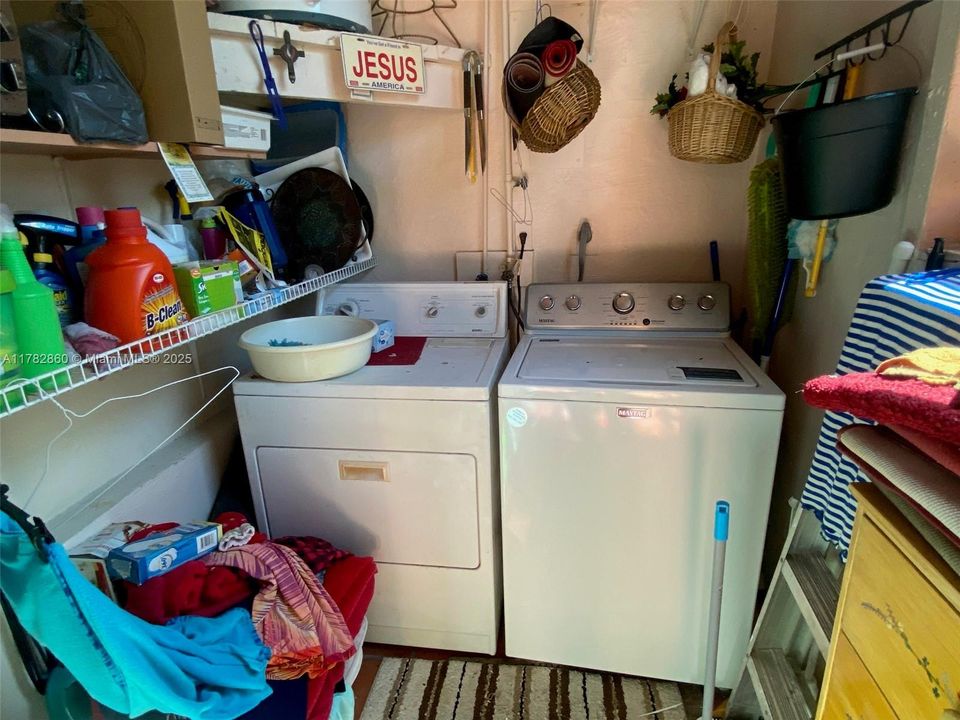 En Venta: $829,000 (3 camas, 2 baños, 1370 Pies cuadrados)