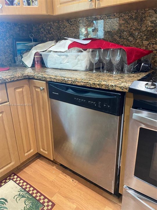 En Venta: $829,000 (3 camas, 2 baños, 1370 Pies cuadrados)