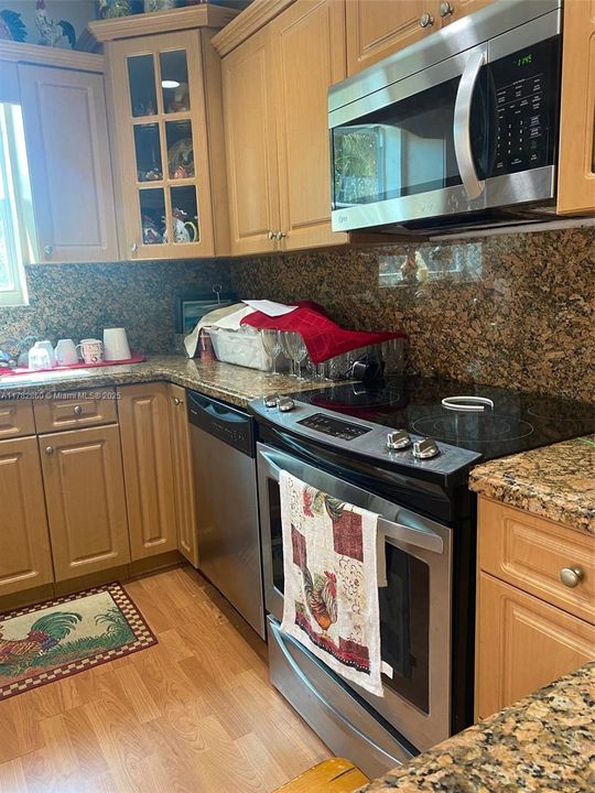 En Venta: $829,000 (3 camas, 2 baños, 1370 Pies cuadrados)