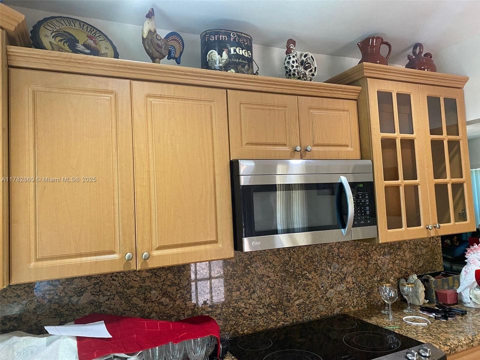 En Venta: $829,000 (3 camas, 2 baños, 1370 Pies cuadrados)