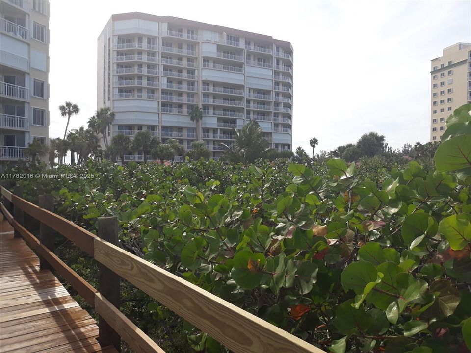 For Rent: $2,925 (2 beds, 2 baths, 1405 Square Feet)