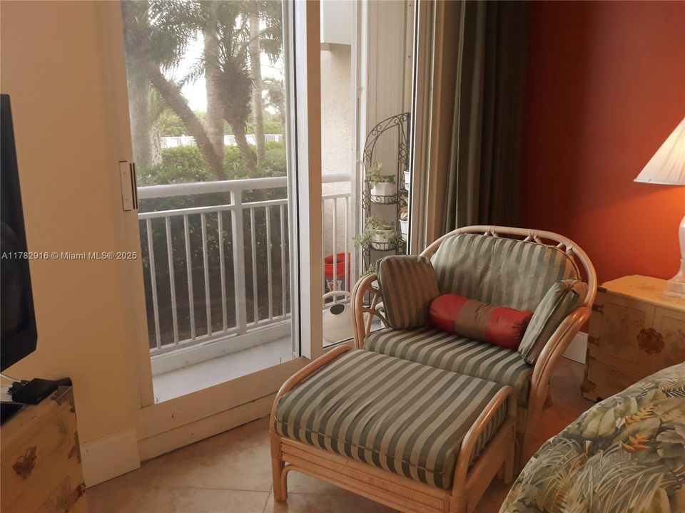 For Rent: $2,925 (2 beds, 2 baths, 1405 Square Feet)