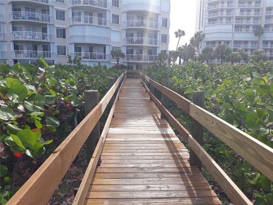 For Rent: $2,925 (2 beds, 2 baths, 1405 Square Feet)