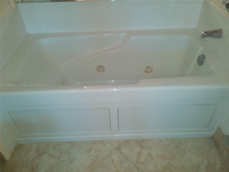 For Rent: $2,925 (2 beds, 2 baths, 1405 Square Feet)