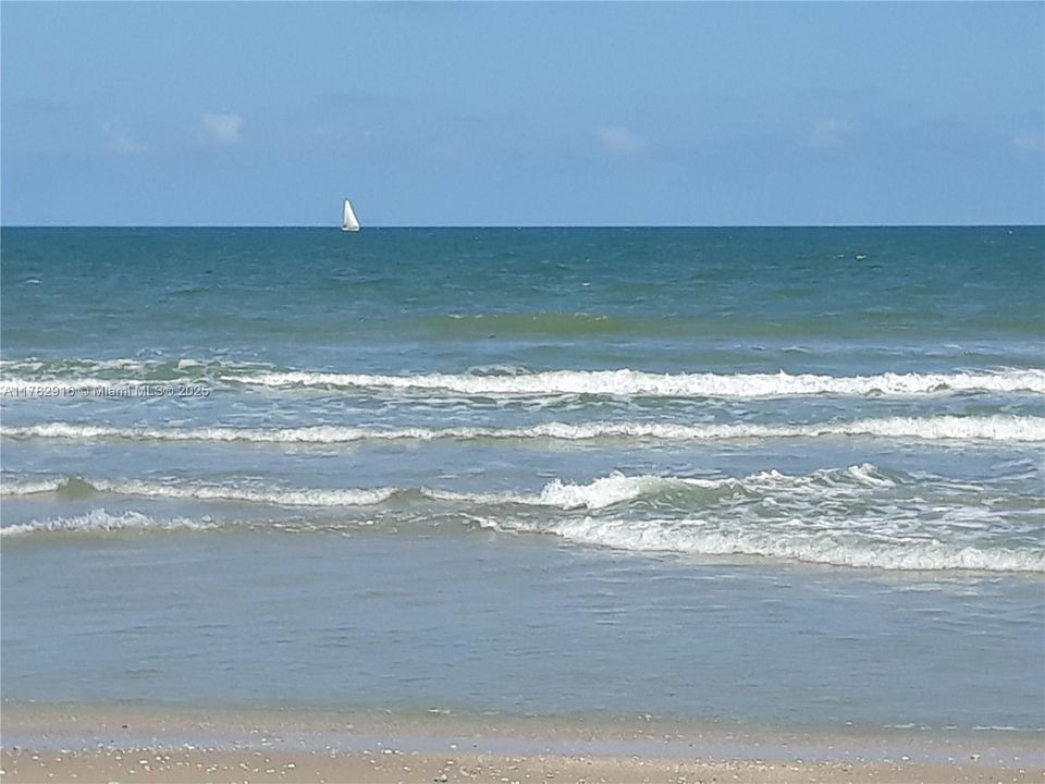 For Rent: $2,925 (2 beds, 2 baths, 1405 Square Feet)