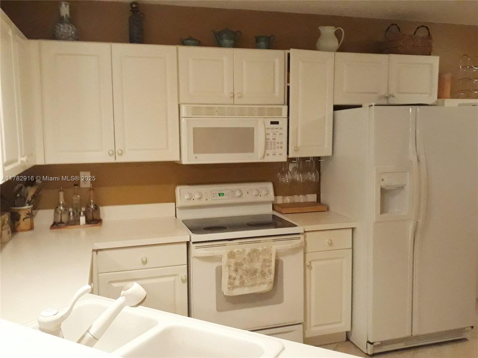 For Rent: $2,925 (2 beds, 2 baths, 1405 Square Feet)