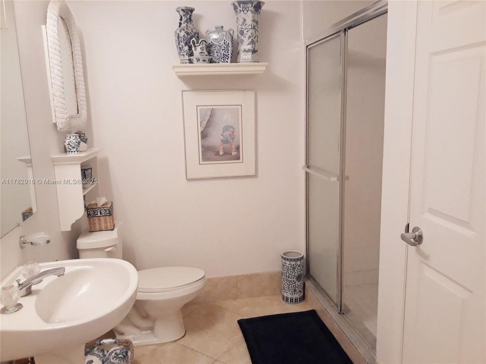 For Rent: $2,925 (2 beds, 2 baths, 1405 Square Feet)