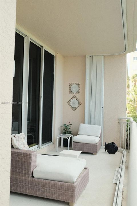 For Rent: $2,925 (2 beds, 2 baths, 1405 Square Feet)