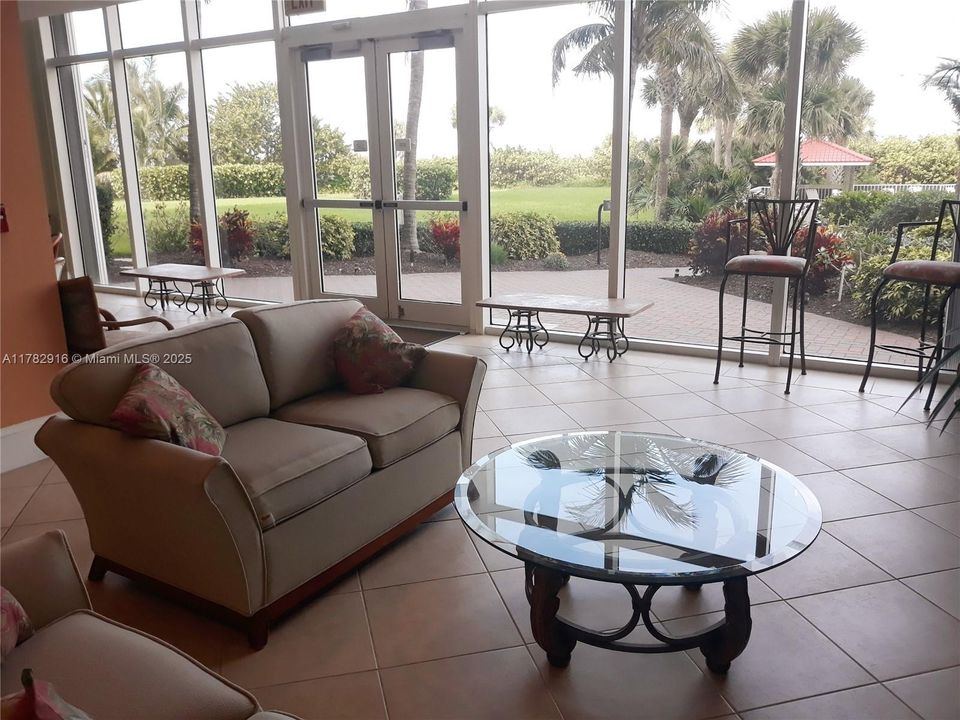 For Rent: $2,925 (2 beds, 2 baths, 1405 Square Feet)