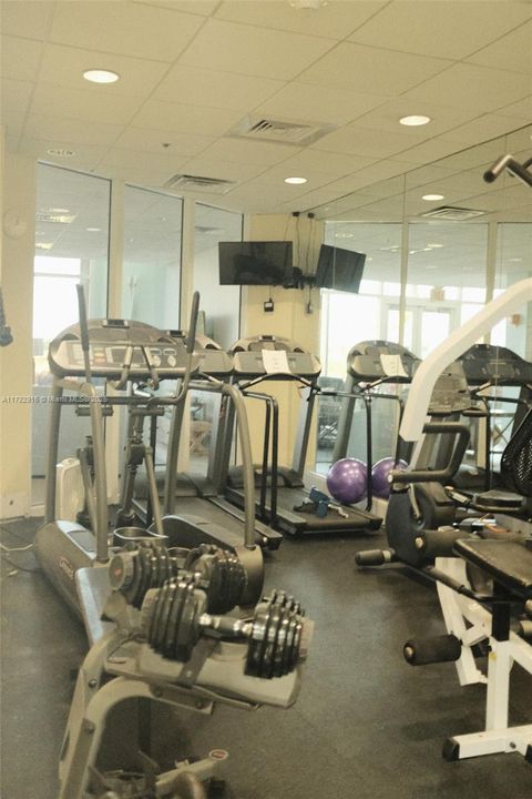 For Rent: $2,925 (2 beds, 2 baths, 1405 Square Feet)